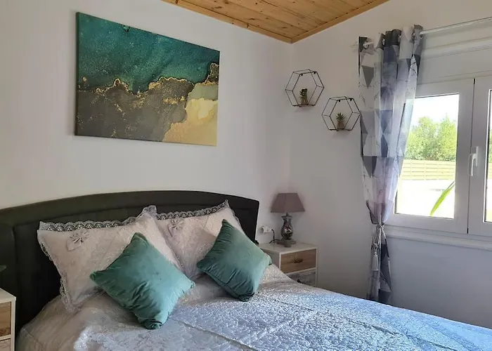 Zoi's Seaview House *