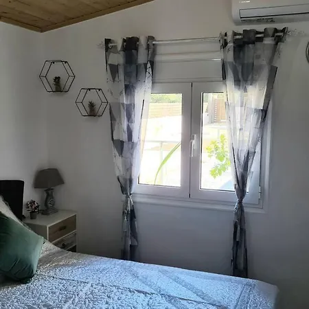 Zoi's Seaview House *