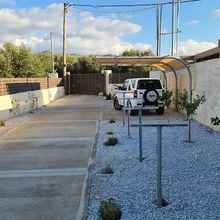 Zoi's Seaview House *