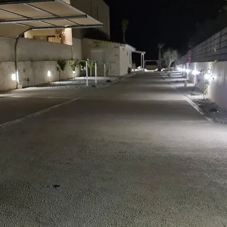 Zoi's Seaview House *