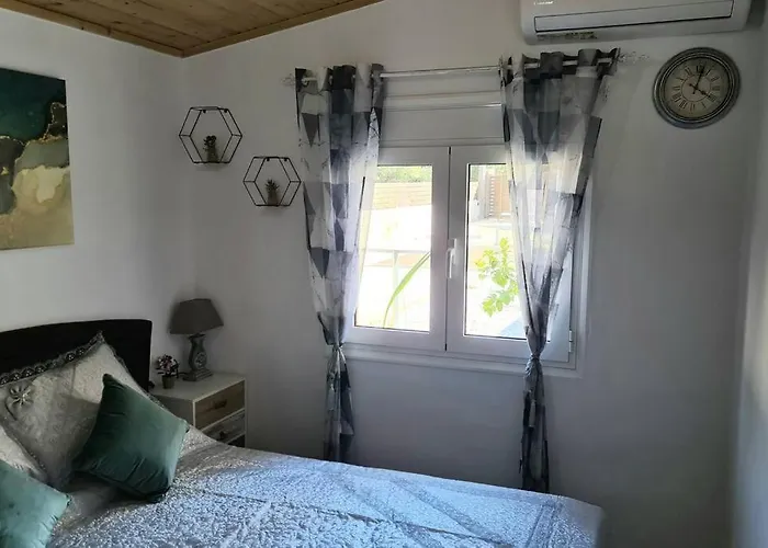 Zoi's Seaview House *