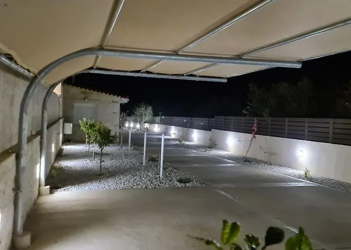 Zoi's Seaview House *