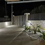 Βίλα Zoi's Seaview House *
