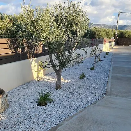 Zoi's Seaview House