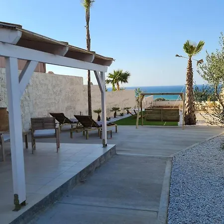 Zoi's Seaview House Willa *