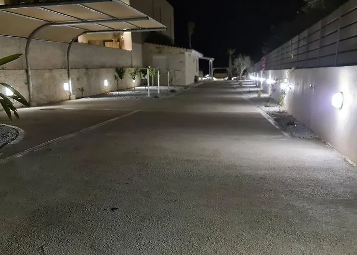 Zoi's Seaview House *